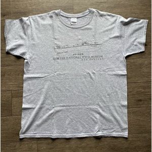 WW2 National Museum Grey Men’s Large T-Shirt